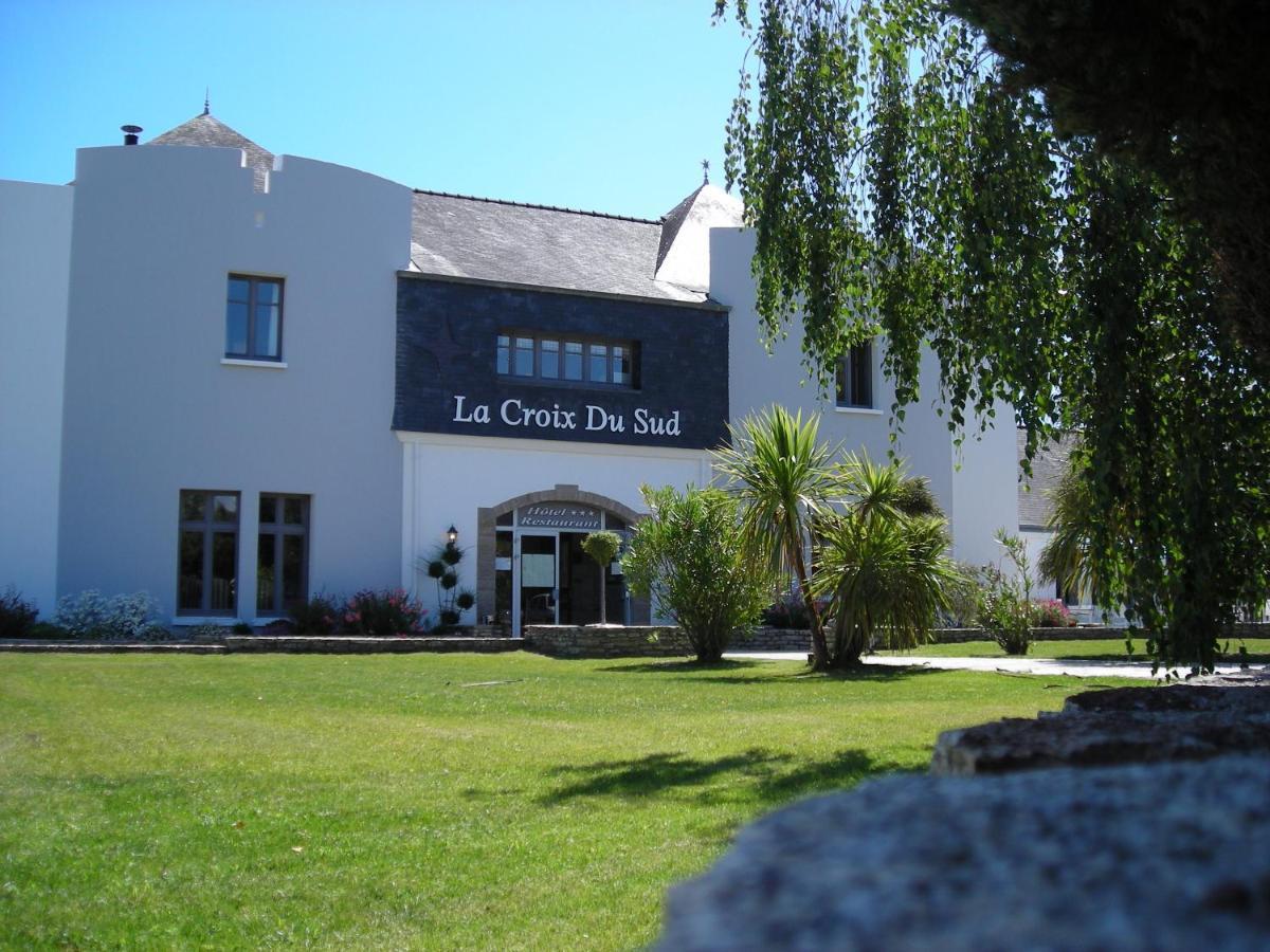Logis Hotel La Croix Du Sud Le Tour-du-Parc Exteriér fotografie